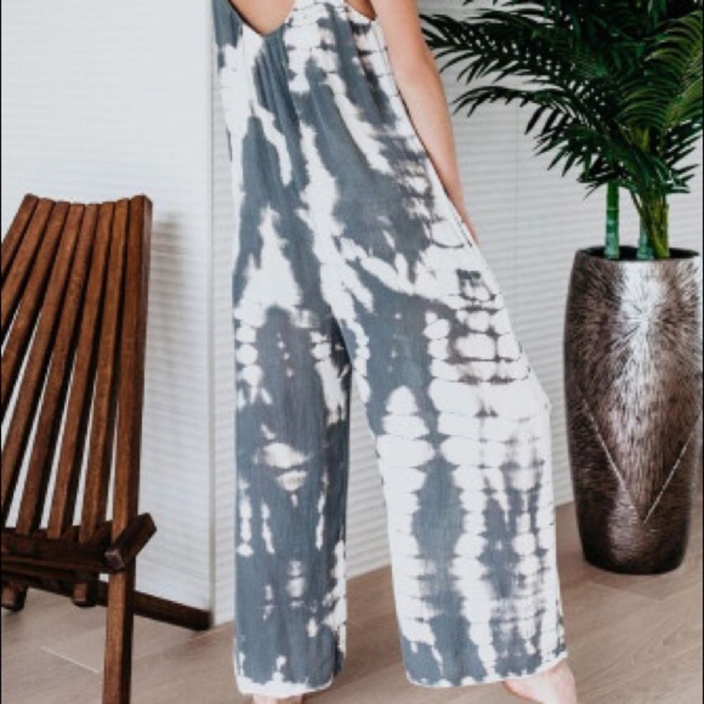 ✨Tie die jumpsuit romper - Picture 4 of 6